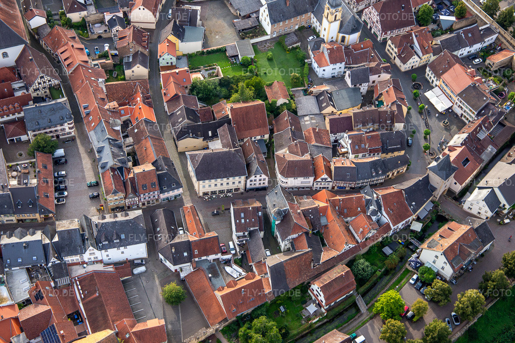 Luftbild: Rapportierplatz und Untergasse in Meisenheim im Bundesland Rheinland-Pfalz in Deutschland. Foto: IMG_138148.jpg vom 03.09.2023 durch Werner Riehm/FLY-FOTO.deWWW.STADT-MEISENHEIM.DE