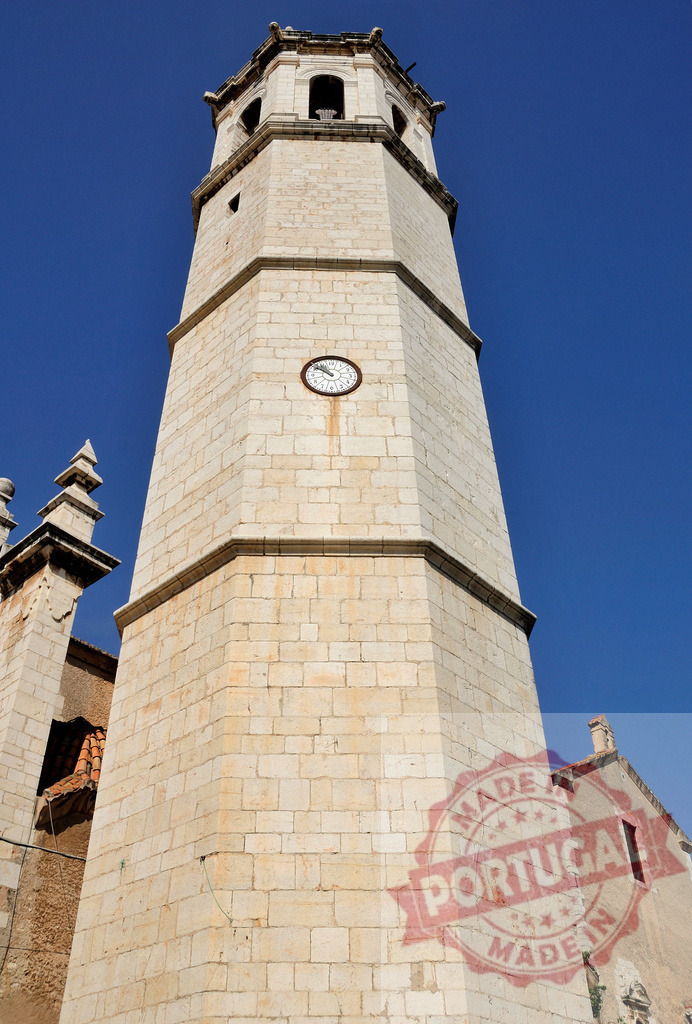 Girona Cathedral bell tower in Catalonia Spain | Bell tower of Girona Cathedral featuring stone architecture and an integrated clock - Realisiert mit Pictrs.com
