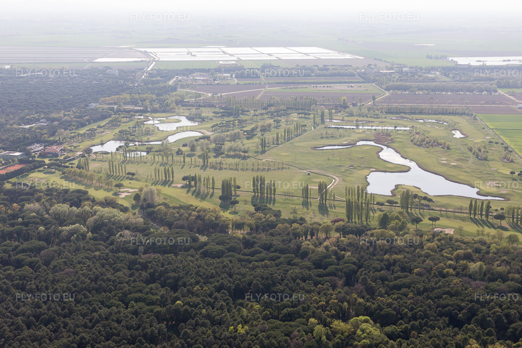 Vue aérienne: Vue de la ville à Milano Marittima dans le département Émilie-Romagne, Italie. Photo: IMG_098362.jpg prise le 05/04/2017 par Werner Riehm/FLY-FOTO.euRésolution de l'original: 5472 x 3648 px