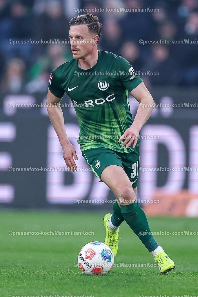 BMG13122502049 | 13.12.2025, Fußball, Borussia Mönchengladbach - VfL Wolfsburg, 1. Fußball Bundesliga, 14.Spieltag, Borussia-Park, Saison 2025 2026: Yannick Gerhardt&nbsp;(VfL Wolfsburg #31)  DFB regulations prohibit any use of photographs as image sequences and or quasi-video.