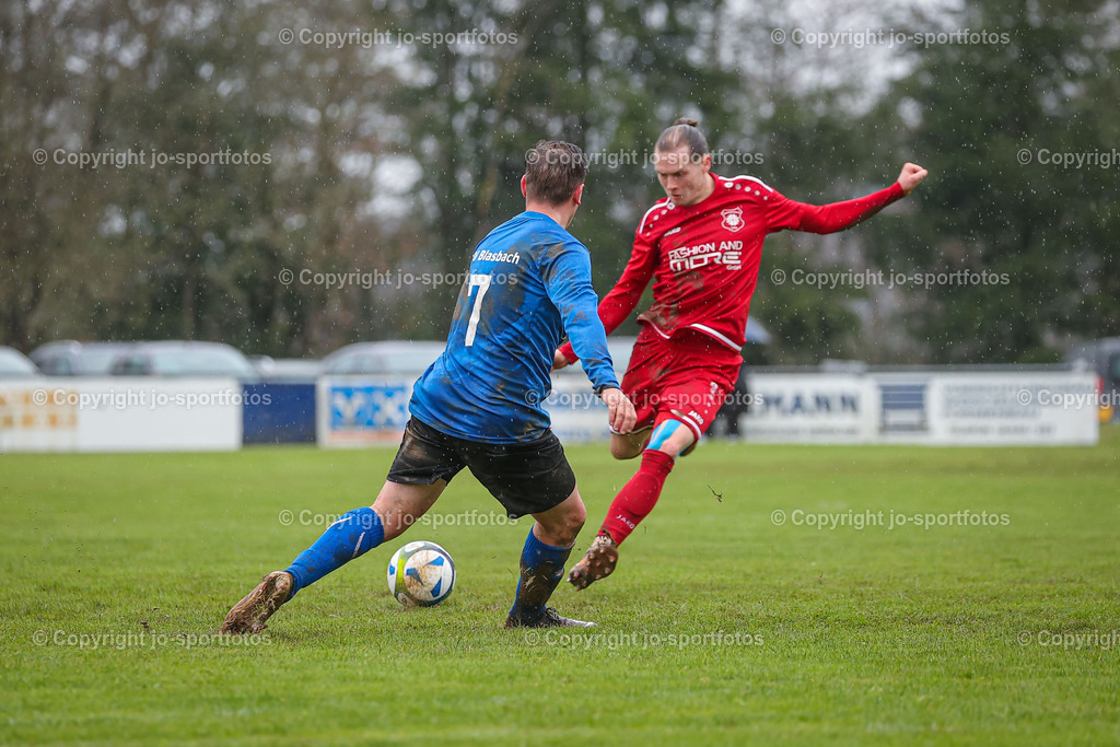 BQ3I5215 | 15.04.2023; kreisliga A Wetzlar; Rasenplatz Niederlemp; SpVgg Lemp - TSV Blasbach; Ergebnis: 0:1 (0:0)
