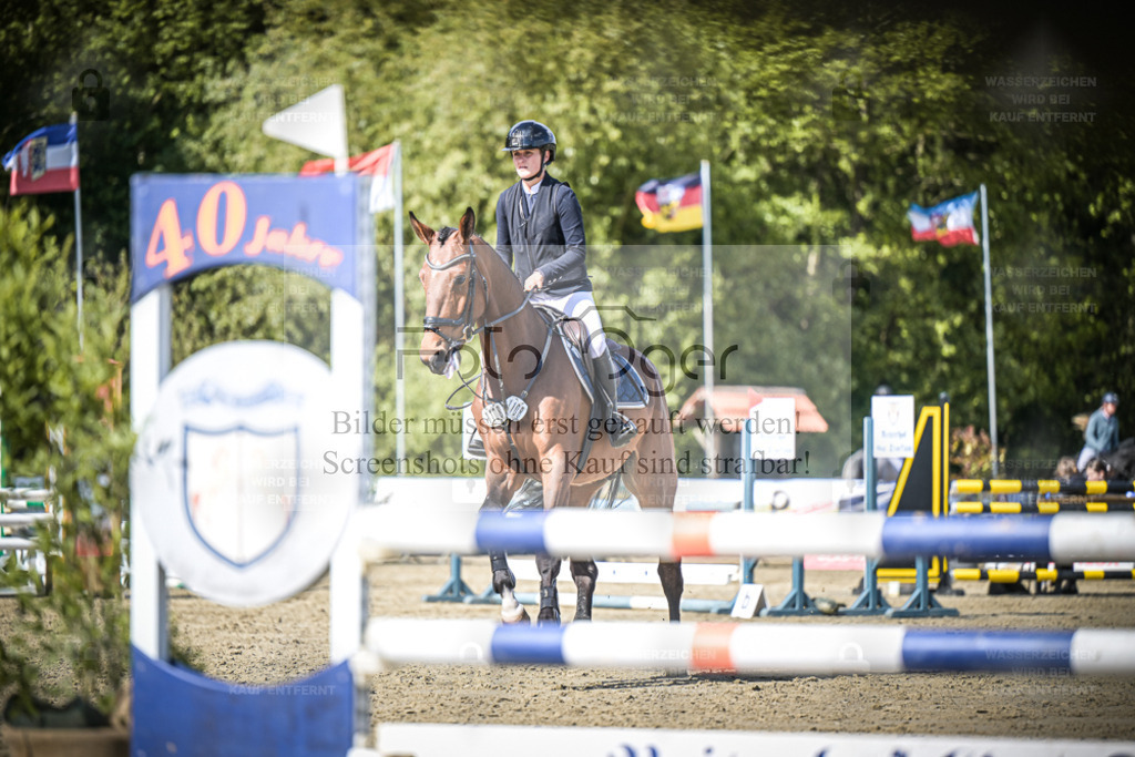 DOS_9194 | Entdecke hochwertige Reitturnierfotos von Foto Oger. Professionell, emotional und authentisch – jetzt Lieblingsmomente im Shop bestellen. - Realisiert mit Pictrs.com