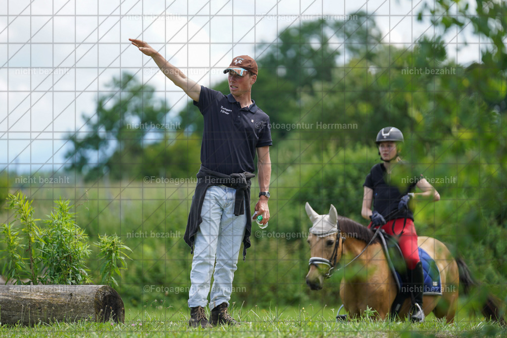 20240622-FAH07401 | Turnierfotografen Bayern, Reitsportbilder aus dem Geländekurs mit Felix Etzel auf dem Gut Waitzacker 2024