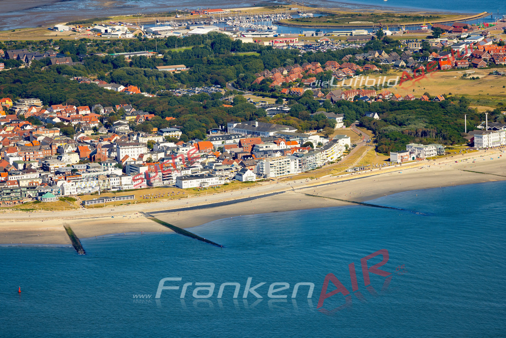 Aktuelles Luftbild von  Norderney - Die Luftaufnahme wurde 2022 mittels UL-Flugzeug erstellt ( keine Drohne ) - hochauflösende Kamera-Systeme von  Canon -Beste Qualität - Für grossformatige Ausdrucke geeignet. Die Geschenkidee !