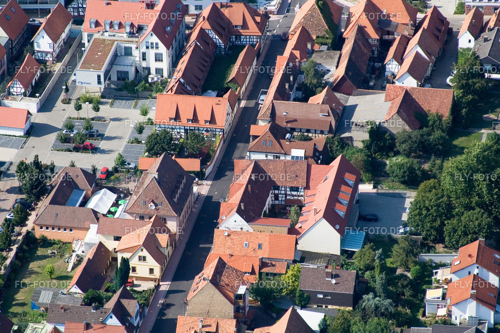 Bahnhofstr | Luftbild: Bahnhofstr in Kandel im Bundesland Rheinland-Pfalz in Deutschland. Foto: IMG_12560.jpg vom 17.08.2008 durch Werner Riehm/FLY-FOTO.de - Realisiert mit Pictrs.com