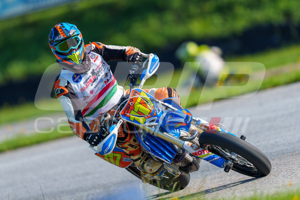 SuperMoto_Staatsmeisterschaft_Greinbach_034 | GRIPcapture steht für authentische Sportfotografie in Österreich – für Momente, die mehr sind als Geschwindigkeit oder Ergebnis. Es geht um Emotion, Spannung, Fokus und den Augenblick, der oft nur einen Wimpernschlag dauert.Ob Motorsport, Teamsport oder 