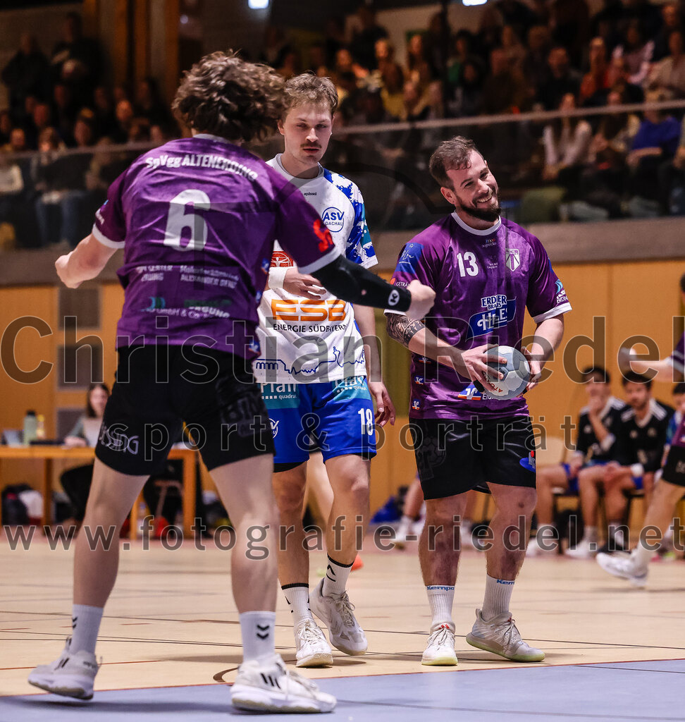 2024-11-24_024_SpVgg_Altenerding_gegen_ASV_Dachau | Erding, Deutschland, 24.11.2024:Handball, Bezirksoberliga Männer 2024 / 2025, 8. Spieltag, SpVgg Altenerding gegen ASV Dachau, Endergebnis: 30:23Jabob Köhler (SpVgg Altenerding, #6), Moritz Deichl (ASV Dachau, #18), Sebastian Forster (SpVgg Altenerding, #13)Foto: Christian Riedel / fotografie-riedel.net
