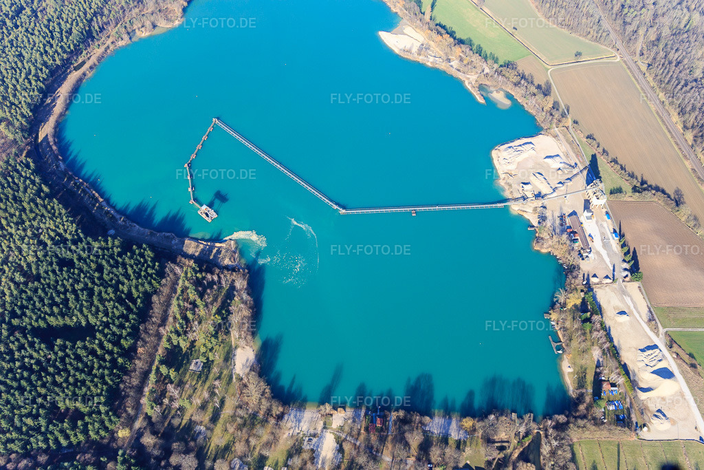 Luftbild: Badestrand und MinERALiX Sand und Kies GmbH - Kieswerk Scherrieble am Baggersee Weingarten in Weingarten im Bundesland Baden-Württemberg in Deutschland. – Foto: IMG_097241.jpg vom 10.03.2017 durch Werner Riehm/FLY-FOTO.de – Auflösung des Originals: 5472 x 3648 px – Link öffnet im neuen Fenster – WWW.MINERALIX-GMBH.DE