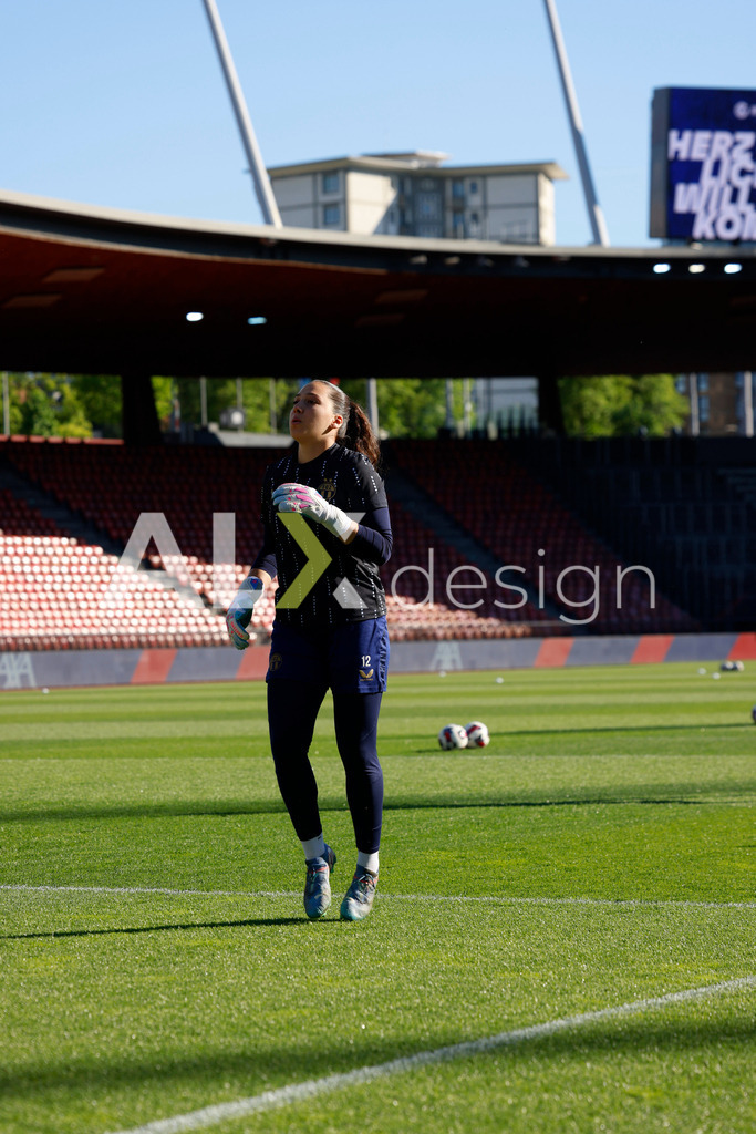 GC Zürich vs FC Zürich - AXA Women’s Super League Playoffs - Stadion Letzigrund | YASMINE AMMAR of FC Zürich before the AXA Women’s Super League Playoffs quarter-final second leg between GC Zürich and FC Zürich at Stadion Letzigrund, Zurich, Switzerland. - Realisiert mit Pictrs.com