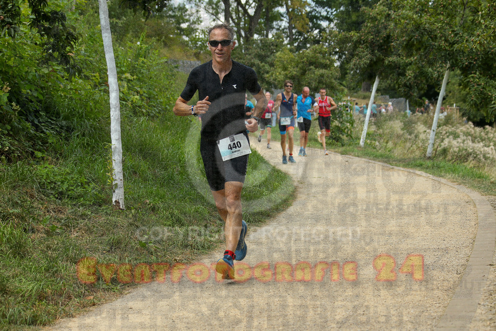250824_1346_EX1_3576 | Sportfotografie im Rhein-Sieg Kreis, Köln, Bonn, NRW, Rheinland Pfalz, Hessen, etc. Unser Tätigkeitsfeld umfasst den Laufsport vom Volkslauf über den Marathon, Duathlon, Triathon bis zum Ultralauf wie Kölnpfad Ultra oder Schindertrail.