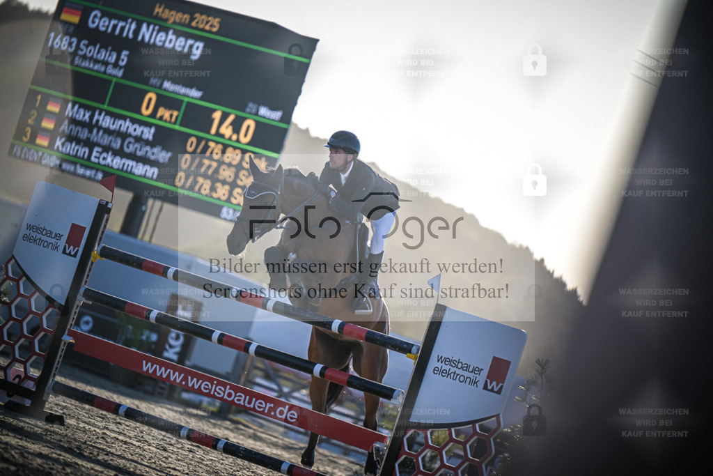 DOS_2558 | Entdecke hochwertige Reitturnierfotos von Foto Oger. Professionell, emotional und authentisch – jetzt Lieblingsmomente im Shop bestellen. - Realisiert mit Pictrs.com