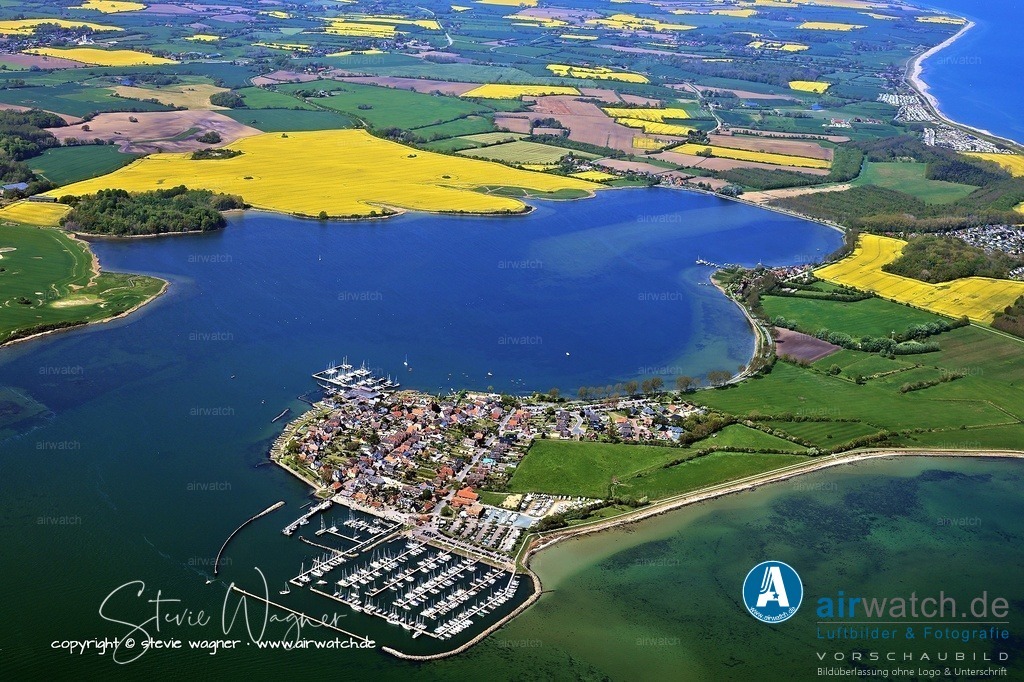 Luftbilder Ostseefjord Schlei, Maasholm, Port Olpenitz, Schleimünde | Maasholm und Bundeswehr: Nördlich von Maasholm befand sich von 1973 bis 1989 eine Raketenstellung der Bundeswehr, die Teil des Flugabwehrraketenbataillons 39 (FlaRakBtl 39) war und in der Thorsberg-Kaserne in Süderbrarup stationiert war. Die Stellung gehörte zu den vier Standorten des Bataillons in der Region, die sich in Maasholm, Waabs, Sehestedt und Tolk befanden.