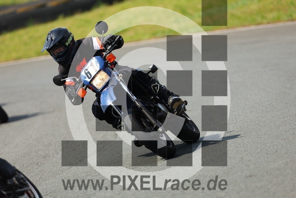 0061-20260510_03937 | Schöne Erinnerungen an spannende Momente - das festzuhalten ist unser Job. PIXELrace.de ist seit 2003 auf den Rennstrecken Europas unterwegs um die Action draußen beim Fahren und die wunderbare Stimmung imm Fahrerlager für euch einzufangen.