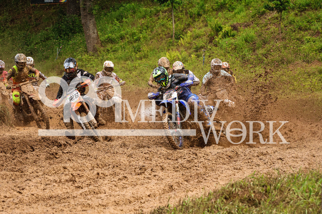 5E6A5496 | 989 MEDIAWORK