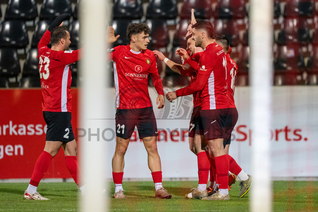 SG Sonnenhof Grossaspach vs. TSV Steinbach Haiger, Fussball, Regionalliga Suedwest, 25. Spieltag, 20.03.2026 | Kollektiver Torjubel nach dem Treffer zum 4:1 durch Mert Tasdelen (SG Sonnenhof Großaspach, #10),SG Sonnenhof Grossaspach vs. TSV Steinbach Haiger, Fussball, Regionalliga Suedwest, 25. Spieltag, 20.03.2026Foto: photosbyphips/Philip Ziegler