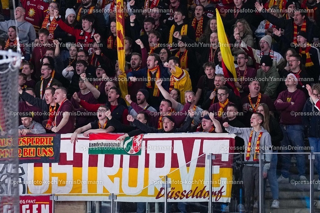 xYDRx12122501055 | 12.12.2025, xydrx, Eishockey, DEL2, Düsseldorfer EG - Bietigheim Steelers, PSD Bank Dome Düsseldorf: Wütende Fans der Düsseldorfer EG rufen: Wir haben die Schnauze vollPhoto: xYannisxDreimannxPressefotoKochx