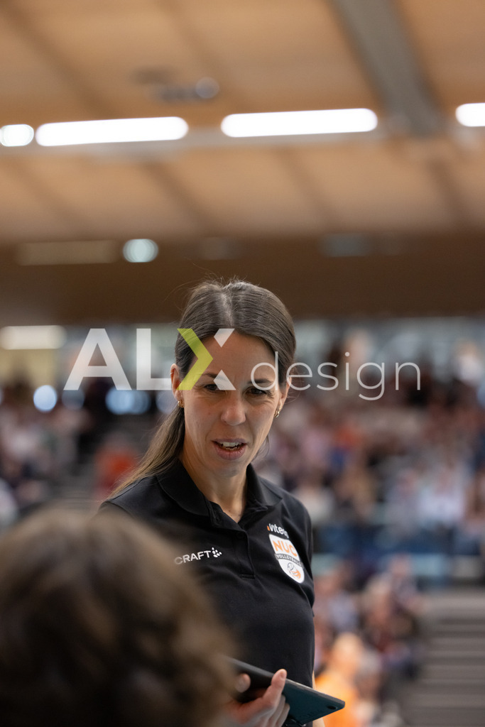 Volleyball I Frauen I Saison 2025-2026 I Volleyball NLA | Women I  Playoffs Finals 1/5 I viteos NUC - VC Kanti Schaffhausen I 06.04.2026 | Laura Girolami (CH) (Viteos NUC) – Cheftrainer - Realisiert mit Pictrs.com
