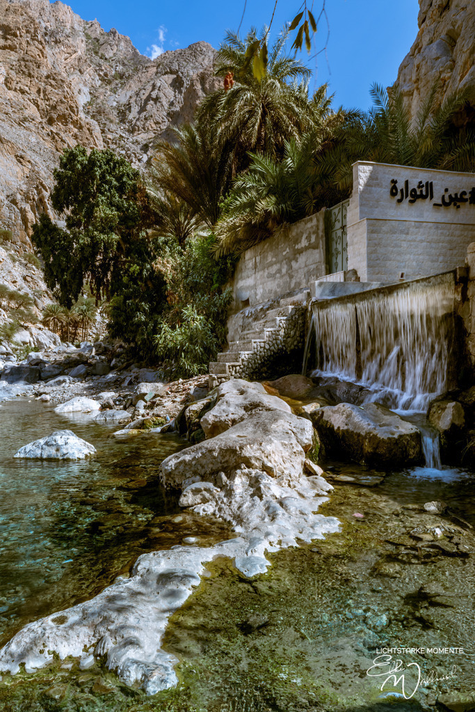 Ain Al Thawarah bei Nakhal, Oman | Herzlich willkommen auf meiner Seite! Ich bin Elke Wallnisch, Deine Fotografin für lichtstarke Momente. Der Name steht für alles, was mich mit der Fotografie verbindet: Das Licht und seine machtvolle Wirkung auf eine Situation oder unsere Stimmung - Realisiert mit Pictrs.com