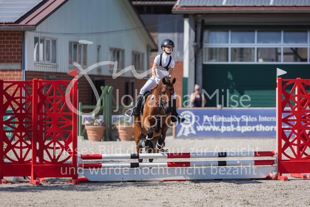 230610_Springreiter-WB-109 | Deine schönsten Turniermomente als professionelle Fotos! Entdecke hochwertige Pferdesport-Fotografie im Online-Shop. Jetzt Fotos finden & bestellen!