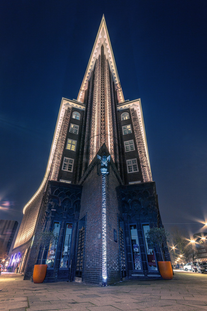 Chile Hause Hamburg Nachts Blaue Stunde | Exklusive Hamburg collagen, tolle Segelbilder und viele weitere tolle Motive auf Leinwand, Poster, Alu-Dibond, u.v.m. findet Ihr bei uns auf hamburgbild.de. Findet Euer Wandbild für Euer Zuhause, Büro oder die  Praxis…. - Realisiert mit Pictrs.com