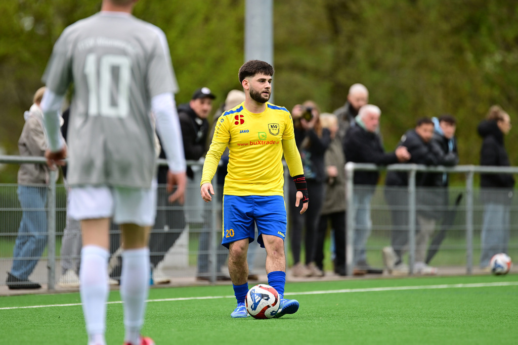 Fußball I Herren I Saison 2024-2025 I Kreisliga I 28. Spieltag I FTSV Altenwerder II - Buxtehuder SV | Der Sportfotograf. - Realisiert mit Pictrs.com