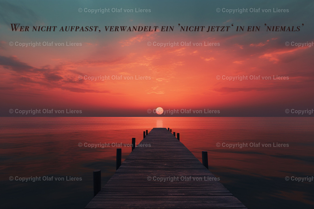 Motivationsbild Zeit nutzen | Holzsteg mit Sonnenuntergang am See