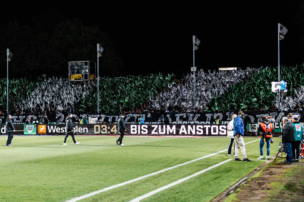 2. Bundesliga, Saison 2024/25, 7. Spieltag: SC Preußen Münster - FC Schalke 04 | Münster, 28.09.2024: 2. Bundesliga, 7. Spieltag, SC Preußen Münster gegen FC Schalke 04 im LVM-Preußenstadion in Münster. Foto: sportfotografie.ms | Markus Paletta - Realisiert mit Pictrs.com