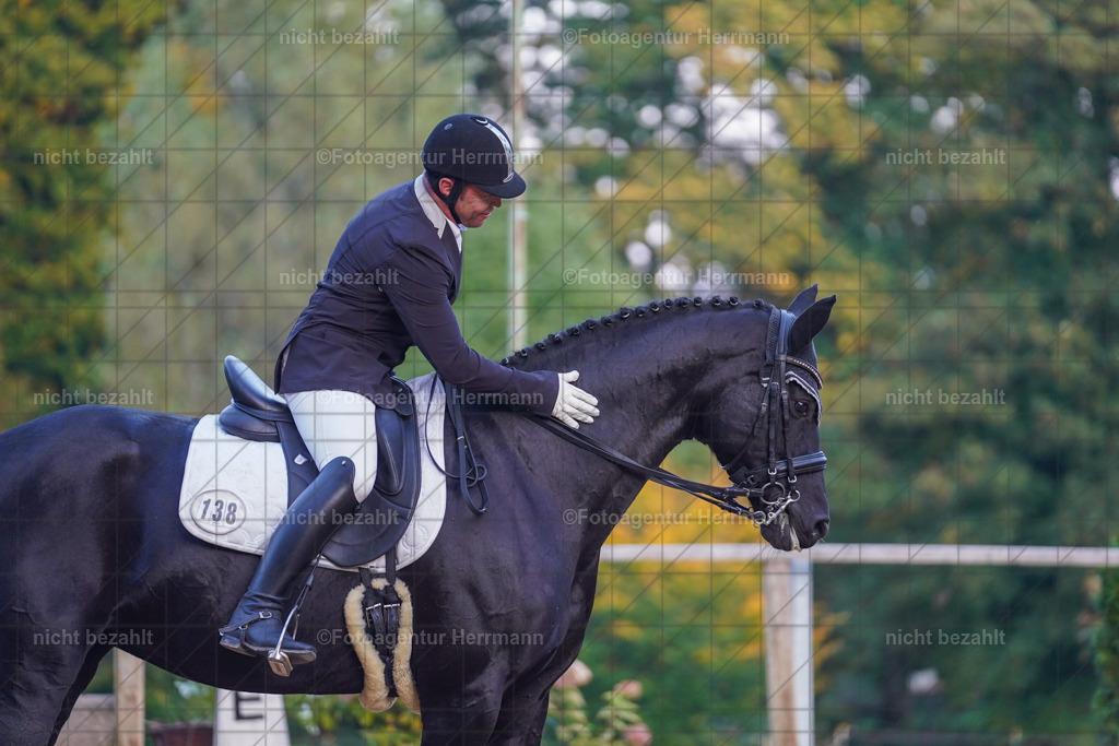 20221007-FAH00613 | Diessen am Ammersee, 2022, Dressur- und Springturnier, Reitsportbilder, Turnierfotografen Bayern, Pferdefotografen, Fotoagentur Herrmann, Turnierbilder