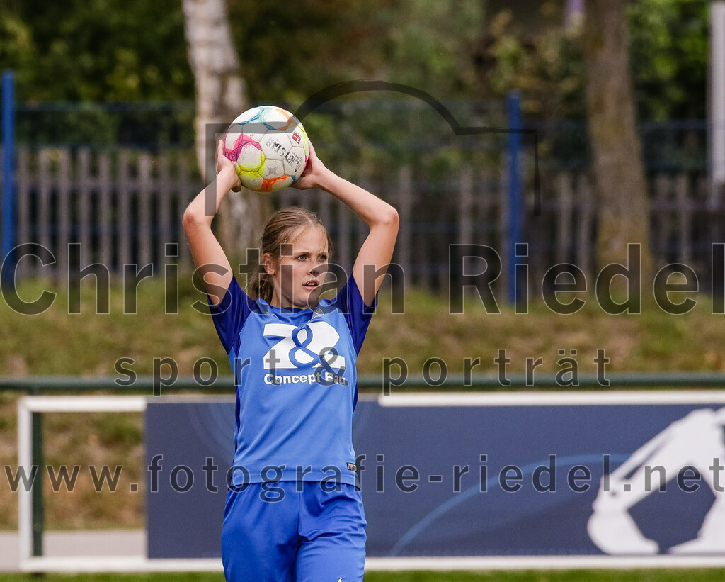 2023-10-07_039_FC_Langengeisling_gegen_MTV_Diessen_Ammersee | Erding, Deutschland, 07.10.2023:
Fußball, Bezirksoberliga 2023 / 2024, 6. Spieltag, FC Langengeisling gegen MTV Diessen/Ammersee, Endergebnis: 0:3

Rebecca Hawkins (FC Langengeisling, #15)

Foto: Christian Riedel / fotografie-riedel.net