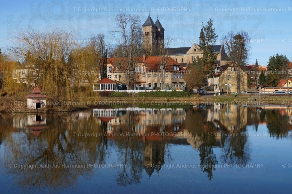 Spiegelung im Schwanenteich Bad Klosterlausnitz | Spiegelung im Schwanenteich Bad Klosterlausnitz - Realisiert mit Pictrs.com