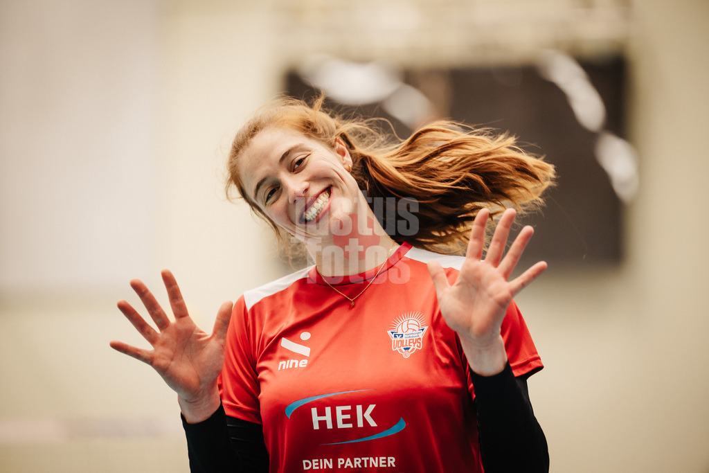 Volleyball | Frauen | Saison 2025/2026 | Volleyball Bundesliga | ETV Hamburger Volksbank Volleys vs. VC Wiesbaden | 14.03.2026 | Constanze von Meyenn (#6, ETV Hamburger Volksbank Volleys) vor dem Spiel