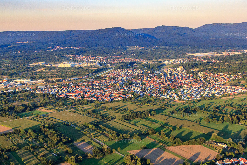 Luftbild: Ortsansicht an der Murg von Südwesten in Kuppenheim im Bundesland Baden-Württemberg in Deutschland. Foto: IMG_59552.jpg vom 16.08.2013 durch Werner Riehm/FLY-FOTO.de