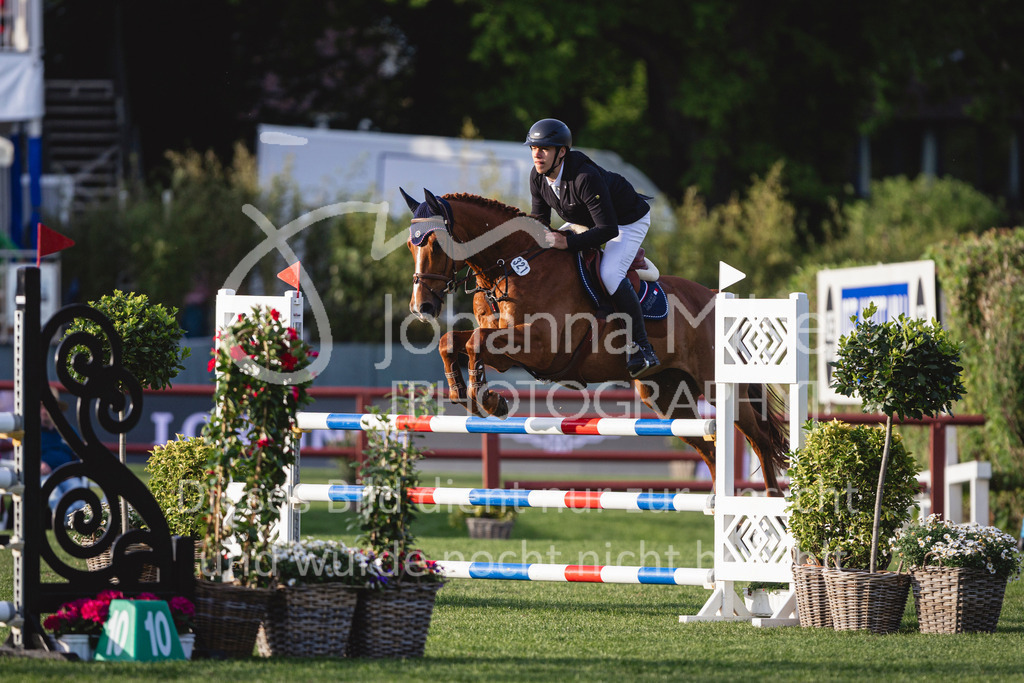 240510_Hamburg_Amateur-Small-307 | Deine schönsten Turniermomente als professionelle Fotos! Entdecke hochwertige Pferdesport-Fotografie im Online-Shop. Jetzt Fotos finden & bestellen!