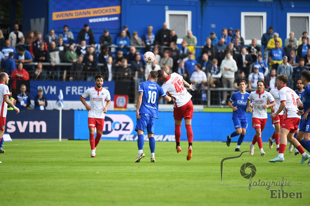 SV Meppen-VfB Lübeck | Herren Regionalliga Nord; SV Meppen (blau)-VfB Lübeck (weiß) am 01.08.2025 in Meppen (Hänsch-Arena), Photo: Philip Eiben 2025 - Realisiert mit Pictrs.com