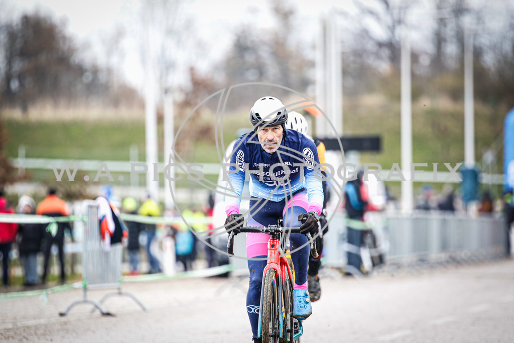..... | AUSTRIA, 24.11.24, 3.Radquerfeldein GP um das Sportzentrum Gunskirchen Image shows: Photo: Wapics / Andreas Willdoner