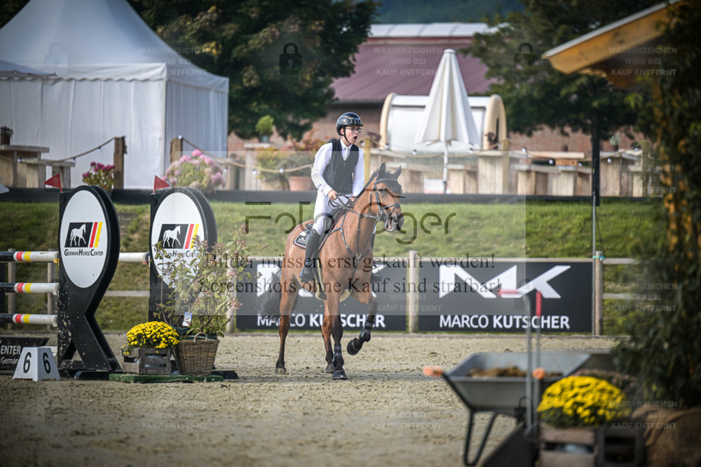 DOS_2368 | Entdecke hochwertige Reitturnierfotos von Foto Oger. Professionell, emotional und authentisch – jetzt Lieblingsmomente im Shop bestellen. - Realisiert mit Pictrs.com