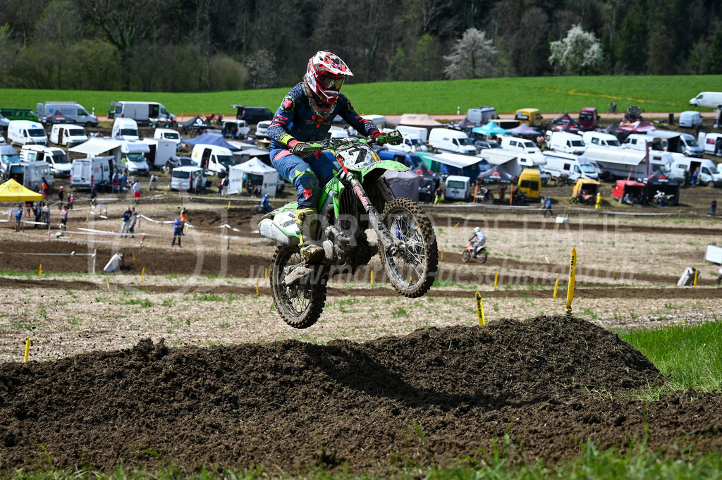 Motocross Schlatt bei Winterthur - 29. April 2023 | #7 Elmer Lukas aus Zuerich (CH) auf Kawasaki in der Kategorie Hobby Open am Motocross Schlatt bei Winterthur, 29. April 2023.
Instagram: @mx_schlatt | @mc_wila | @sam_schweiz
Bild: Sportfotografie Markus Aeschimann | www.markus-aeschimann.ch - Realisiert mit Pictrs.com