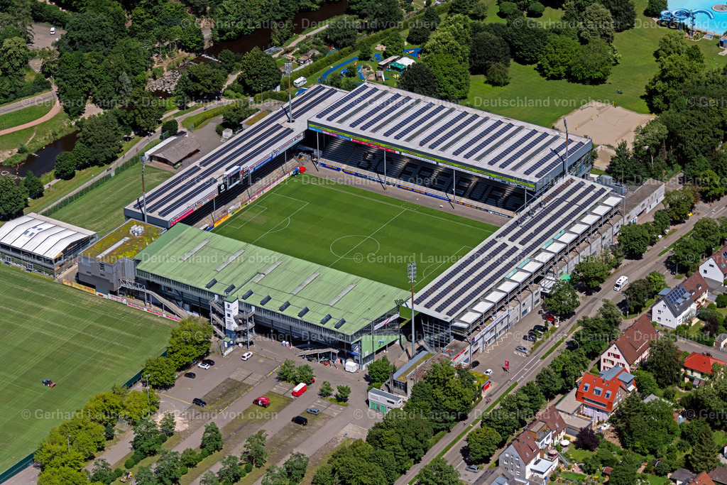 4033200 | FREIBURG IM BREISGAU 30.06.2020 Sportstätten-Gelände der Arena des Stadion " Schwarzwaldstadion " im Ortsteil Waldsee in Freiburg im Breisgau im Bundesland Baden-Württemberg, Deutschland. Weiterführende Informationen bei: Sport-Club Freiburg e.V.. // Sports facility grounds of the Arena stadium " Schwarzwaldstadion " in the district Waldsee in Freiburg im Breisgau in the state Baden-Wuerttemberg, Germany. Further information at: Sport-Club Freiburg e.V.. Foto: Gerhard Launer
