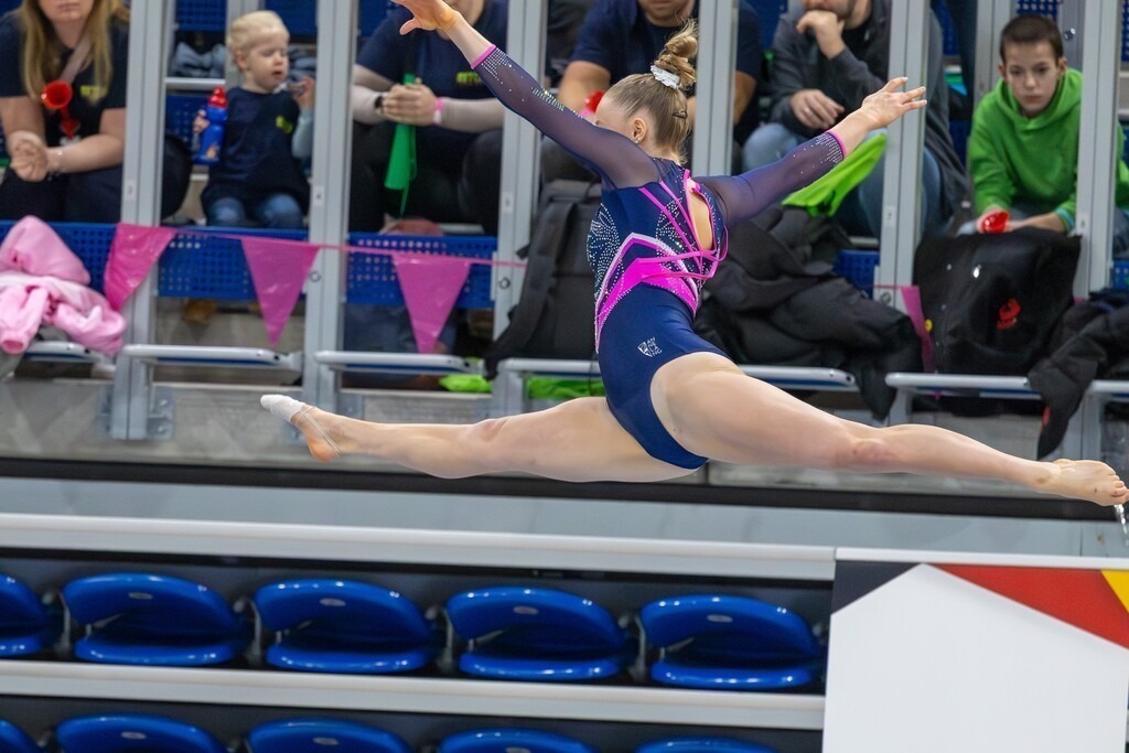 Deutsche Turnliga DTL (Bundesliga) der Frauen, Wettkampf um Platz 3 2025 in Heidelberg | Deutsche Turnliga DTL (Bundesliga) der Frauen, Wettkampf um Platz 3 2025 in Heidelberg***Bild: Silja Stöhr (TG Mannheim) am Schwebebalken - Realisiert mit Pictrs.com