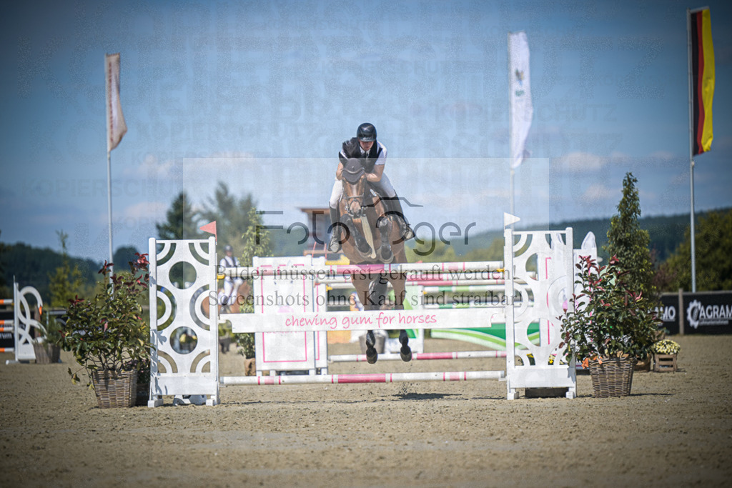 DOS_3828 | Entdecke hochwertige Reitturnierfotos von Foto Oger. Professionell, emotional und authentisch – jetzt Lieblingsmomente im Shop bestellen.Deutschlandweite Turnierfotografie. - Realisiert mit Pictrs.com