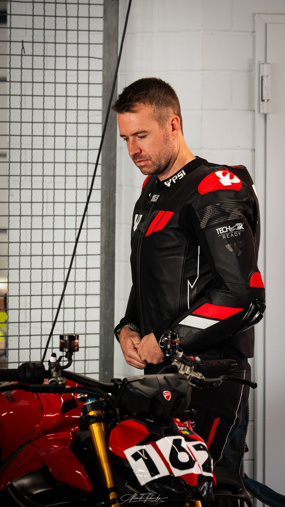 Ducati Trackday Hockenheimring 2026 | Entdecken Sie die faszinierende Welt von Alexander Tschuncky Arts: Kreative Fotografie, atemberaubende Automobilkunst und hochwertiger Bilderdruck. Lassen Sie sich inspirieren! - Realisiert mit Pictrs.com