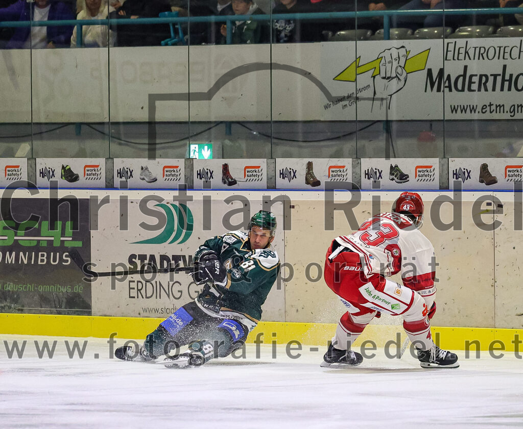 2025-09-12_148_TSV_Erding_gegen_EV_Landshut | Erding, Deutschland, 12.09.2025:Eishockey, Oberliga Süd 2025 / 2026, Testspiel, TSV Erding gegen EV Landshut, Endergebnis: 4:6Maximilian Forster (Erding Gladiators, #81), Pascal Steck (EV Landshut, #43)Foto: Christian Riedel / fotografie-riedel.net