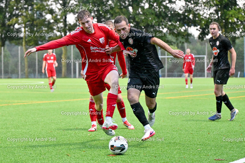 FC Kilia Kiel II vs TSV Flintbek | Abdullah Kalma (Kilia #18) vs Max Arnecke (Flintbek #7) / Fußball-Verbandsliga Ost Männer 2026/2027 / FC Kilia Kiel II vs TSV Flintbek / Kilia Sportplatz / Kiel / 10.10.26 - Realisiert mit Pictrs.com
