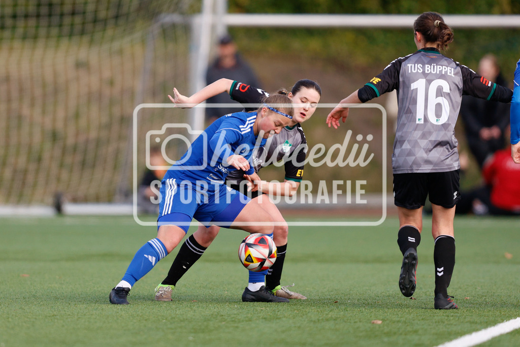 Fußball I Frauen I Saison 2025-2026 I Oberliga Niedersachsen I 16. Spieltag I BW Hollage - TuS Büppel I 15.03.2026-80 | Svenja Torbecke (6, BW Hollage) und Chiara Eschmann (18, TuS Büppel) im Kampf um den Ball. - Realisiert mit Pictrs.com