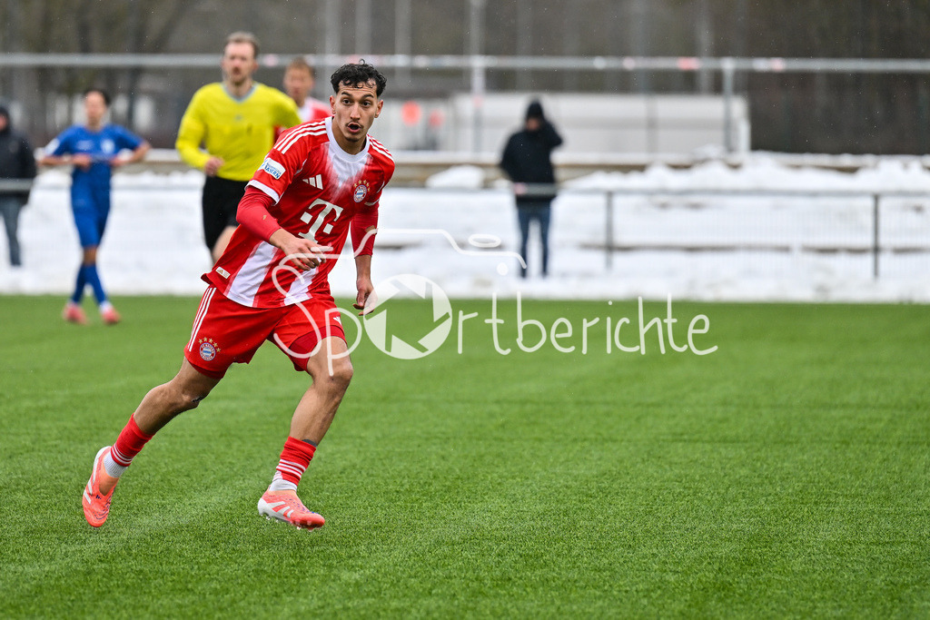 FC Bayern Amateure - SGV Freiberg Fussball | MUNICH, GERMANY - 29. JANUARY: im Bild Mudaser SADAT (FC Bayern München 20) während dem Testspiel zwischen den Amateuren des FC Bayern und dem SGV Freiberg Fussball am FC Bayern Campus