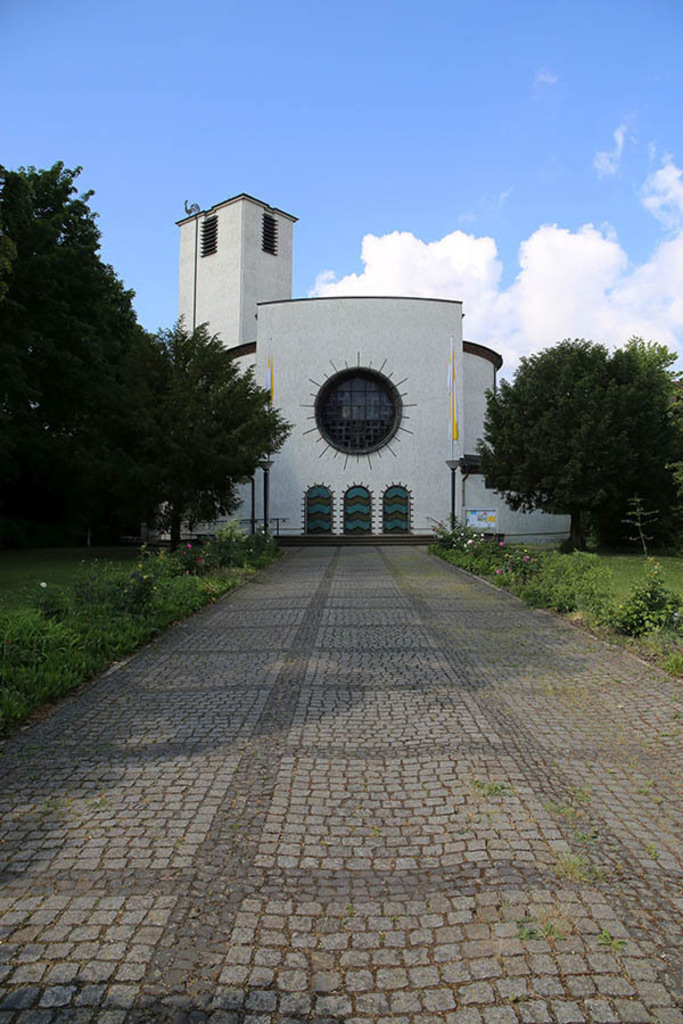 Foto: Leipzig - St. Bonifatius-Kirche | Das Team hinter BILDLEXIKON LEIPZIG bündelt historische wie aktuelle Informationen über die Stadt Leipzig in Text und Bild auf einer Plattform und stellt diese der interessierten Öffentlichkeit zur Verfügung.