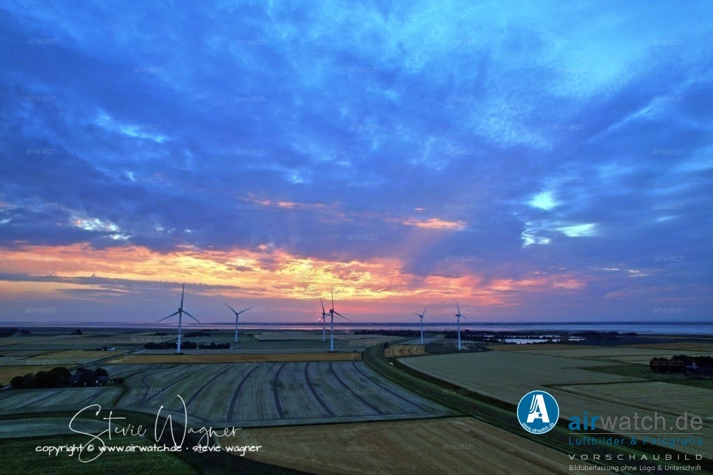 Windpark - Simonsberg | Entdecken Sie atemberaubende Luftbilder und Fotografien auf airwatch.de - Tauchen Sie ein in eine Welt voller faszinierender Aufnahmen aus der Vogelperspektive.