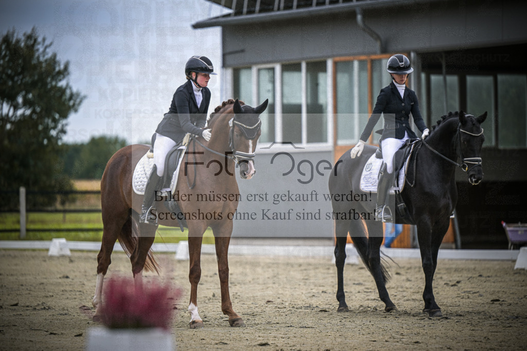 DOS_0897 | Entdecke hochwertige Reitturnierfotos von Foto Oger. Professionell, emotional und authentisch – jetzt Lieblingsmomente im Shop bestellen.Deutschlandweite Turnierfotografie. - Realisiert mit Pictrs.com