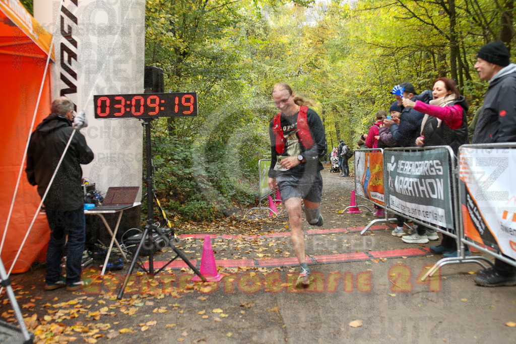 251026_1311_EX1_2750 | Sportfotografie im Rhein-Sieg Kreis, Köln, Bonn, NRW, Rheinland Pfalz, Hessen, etc. Unser Tätigkeitsfeld umfasst den Laufsport vom Volkslauf über den Marathon, Duathlon, Triathon bis zum Ultralauf wie Kölnpfad Ultra oder Schindertrail.
