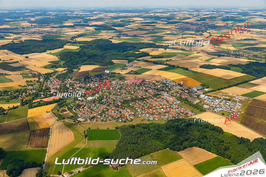 Aktuelles Luftbild von  Wallhausen - Die Luftaufnahme wurde 2022 mittels UL-Flugzeug erstellt ( keine Drohne ) - hochauflösende Kamera-Systeme von  Canon -Beste Qualität - Für grossformatige Ausdrucke geeignet. Die Geschenkidee !